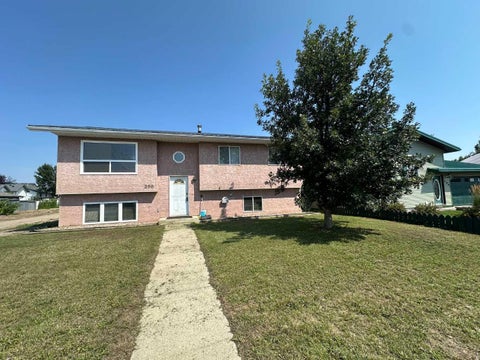 Photo of 200 Upland Boulevard W, Brooks, AB T1R 0R1 (MLS # A2337316)