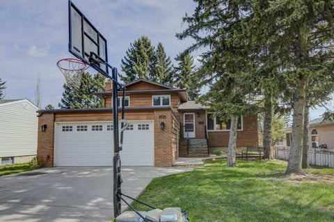 Photo of 8116 33 Avenue NW, Calgary, AB T3B 1L8 (MLS # A2311936)