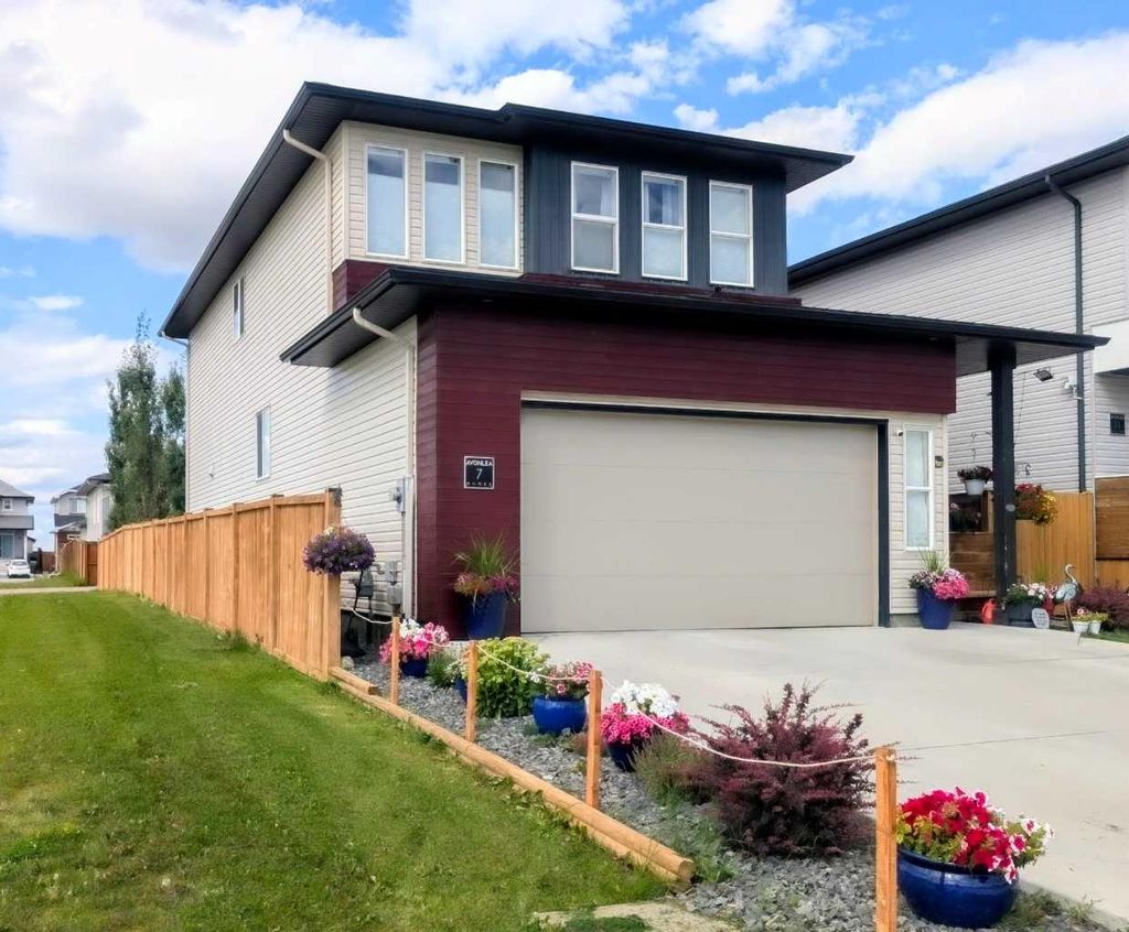 Photo of 7 Greywolf Road N, Lethbridge, AB T1H 7E8 (MLS # A2293215)