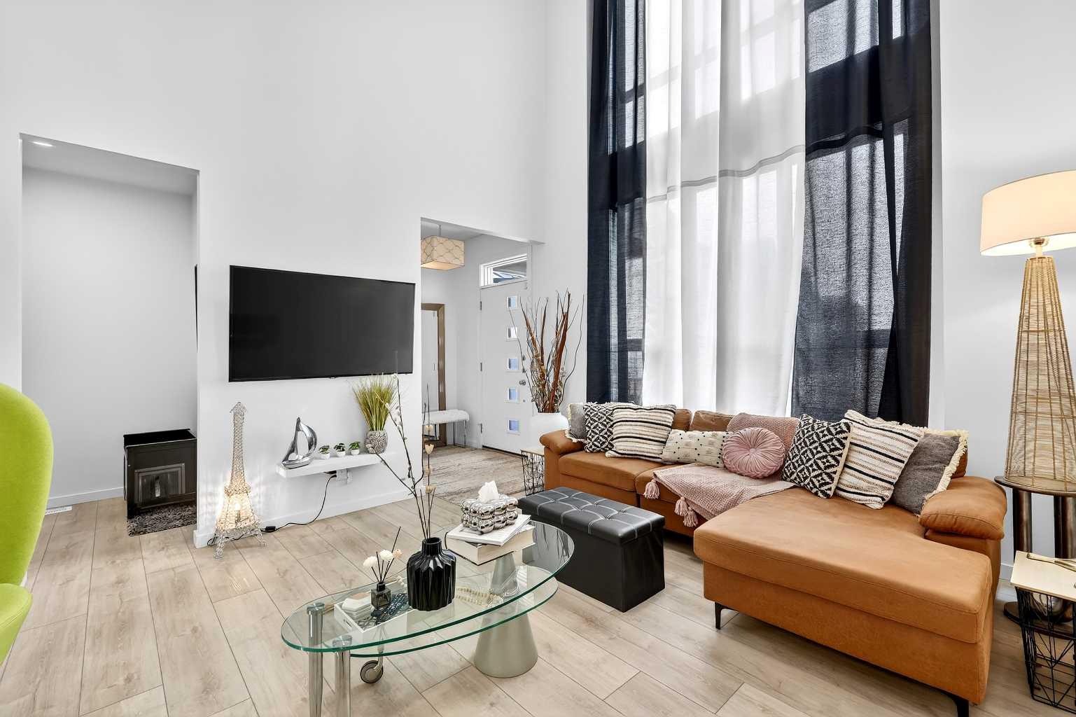 42 Heirloom Manor SE