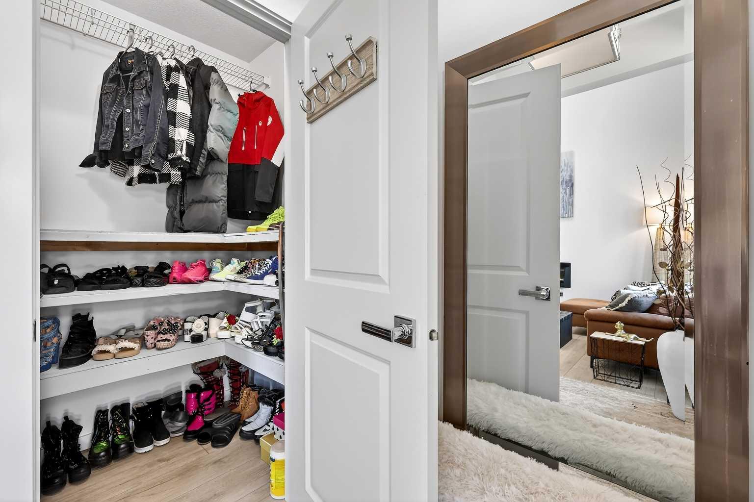 42 Heirloom Manor SE