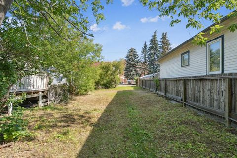206 12 Avenue NW Calgary AB T2M 0C5