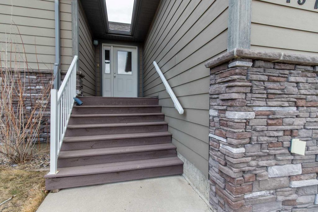 Photo of 757 27 Street, Fort Macleod, AB T0L 0Z0 (MLS # A2290738)