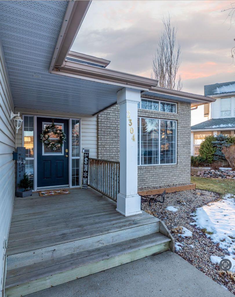 2304 56 Avenue Close