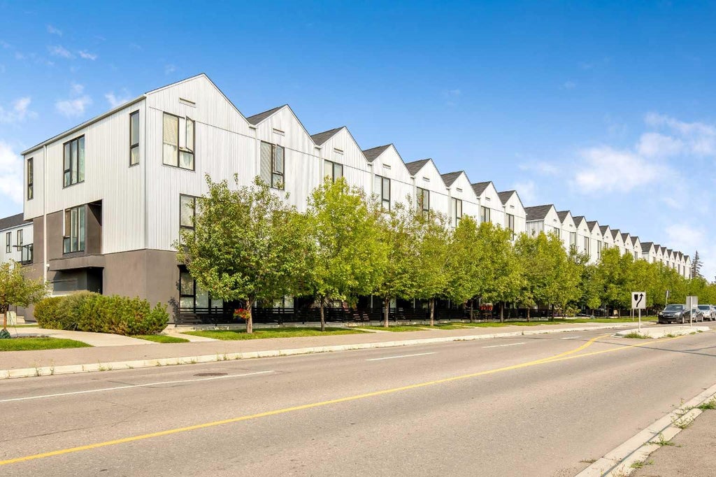 Photo of 3529 69 Street NW, Calgary, AB T3B 6E8 (MLS # A2339423)