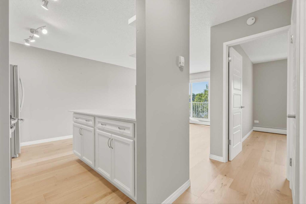 Photo of 1626 14 Avenue SW #404, Calgary, AB T3C 0W5 (MLS # A2324068)
