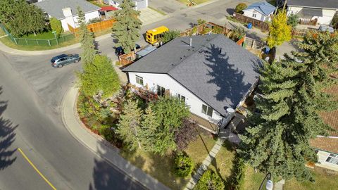 Photo of 5204 Marbank Drive NE, Calgary, AB T2A 4H4 (MLS # A2262845) Photo of 5204 Marbank Drive NE, Calgary, AB T2A 4H4 (MLS # A2262845)