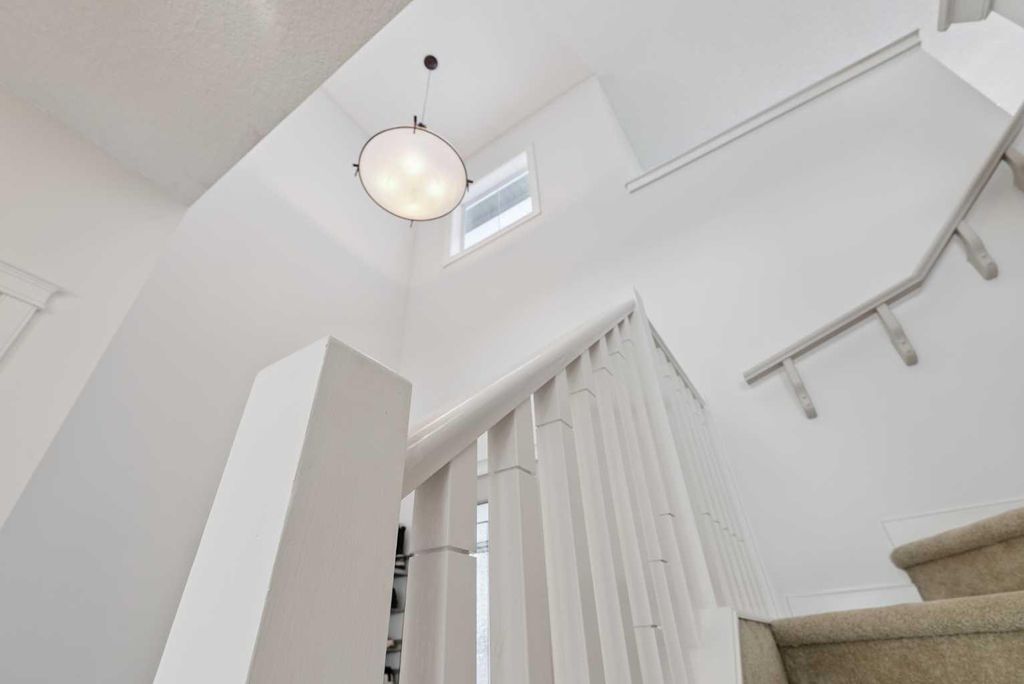 Photo of 47 Everbrook Crescent SW, Calgary, AB T2Y 0J2 (MLS # A2288063)