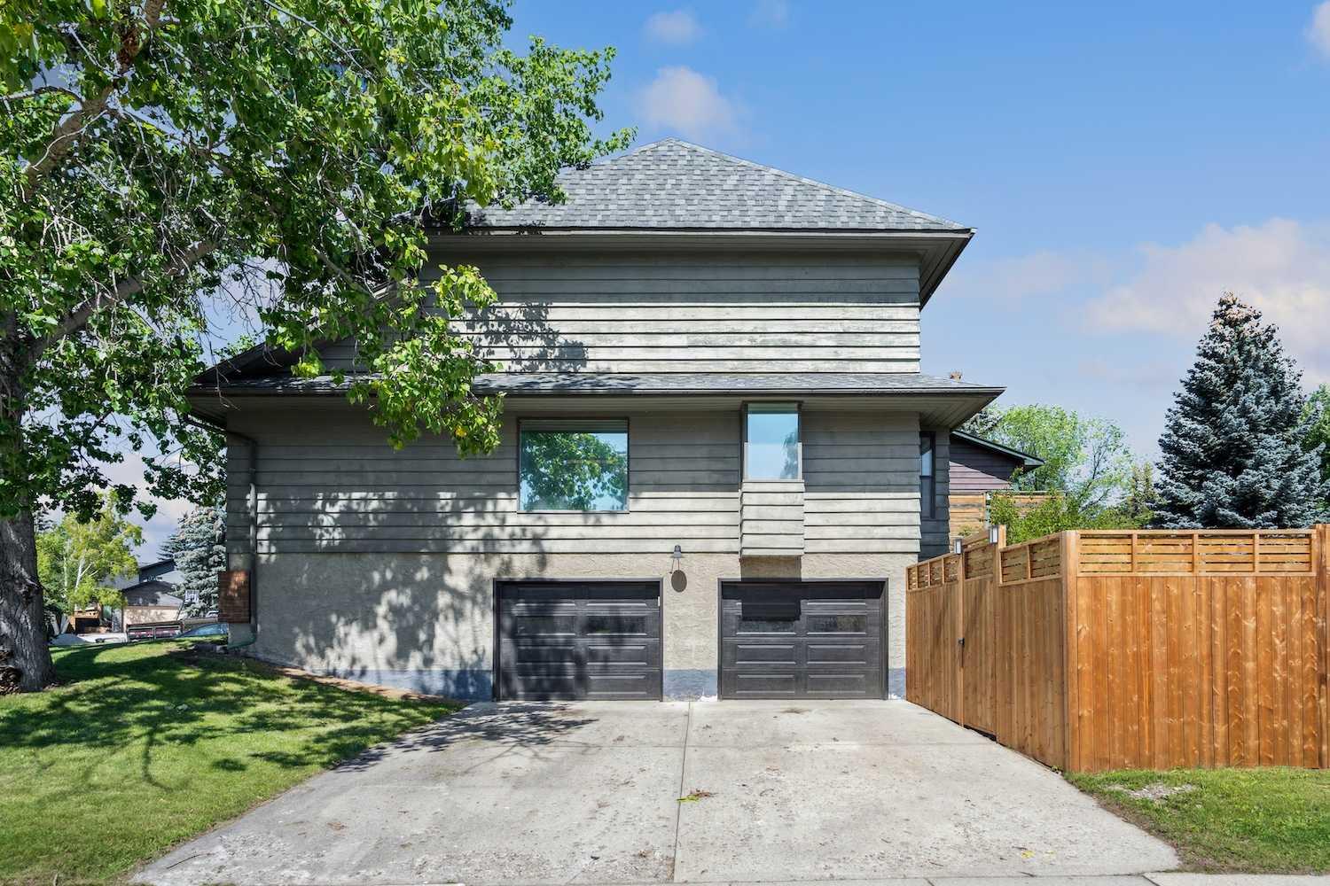 4 Coach Ridge Close SW