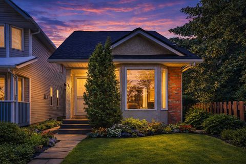 Photo of 463 23 Avenue NW, Calgary, AB T2M 1S5 (MLS # A2298923)