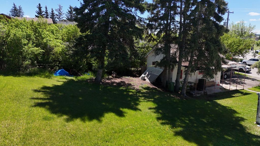 Photo of 328 Third Street W, Cochrane, AB T4C 1Z6 (MLS # A2318094)