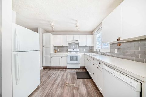 Photo of 3745 Fonda Way SE #25, Calgary, AB T2A 5W7 (MLS # A2296366)