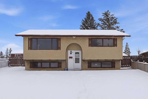 Photo of 32 Fonda Mews SE, Calgary, AB T2A 5S5 (MLS # A2298267)