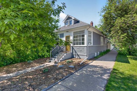 Photo of 924 18 Avenue SE, Calgary, AB T2G 1L3 (MLS # A2319171)