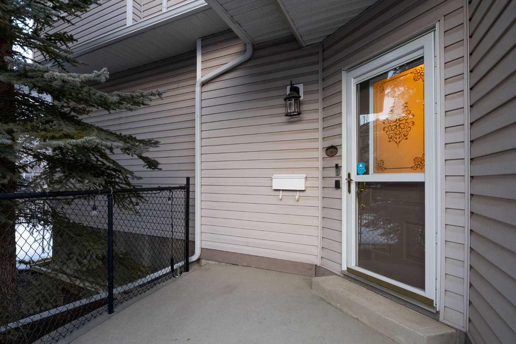Photo of 6 Rocky Vista Terrace NW, Calgary, AB T3G 5G5 (MLS # A2282695)