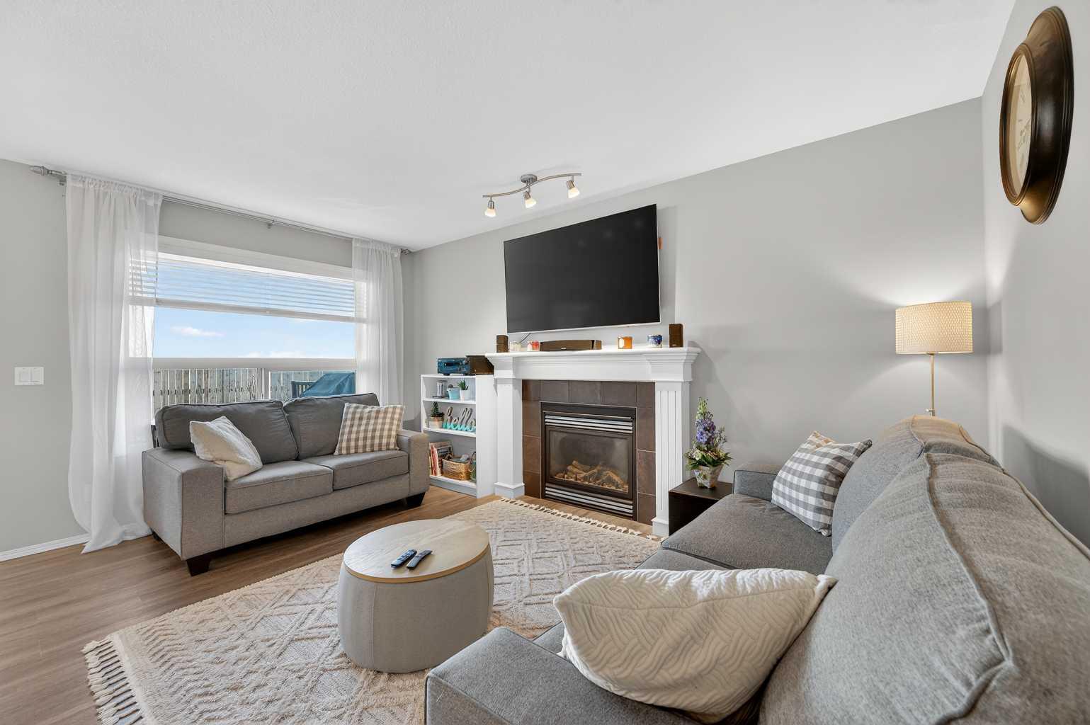 201 Saddlecrest Way NE