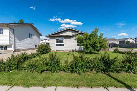 Photo of 1501 49 Avenue, Lloydminster, SK S9V 2E7 (MLS # A2328217)