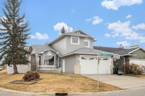 650 Sandringham Place NW Calgary AB T3K 3V7