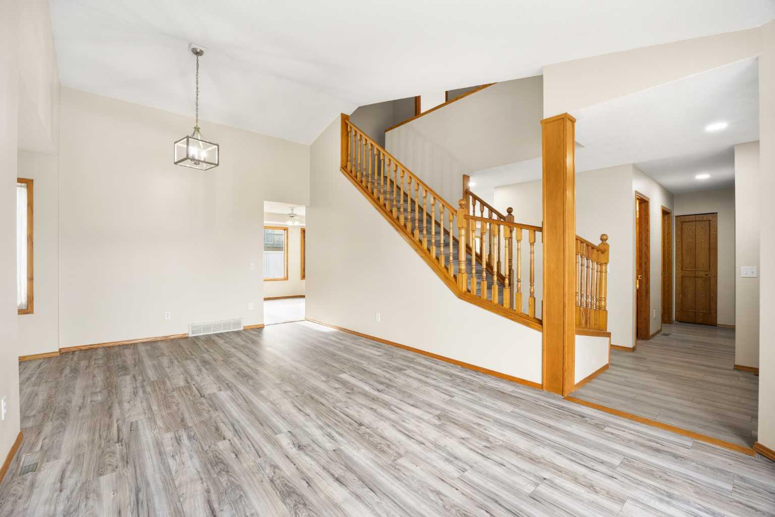 650 Sandringham Place NW