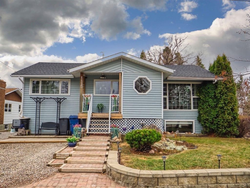 Photo of 1115 3 Street NE, Three Hills, AB T0M 2A0 (MLS # A2304488)