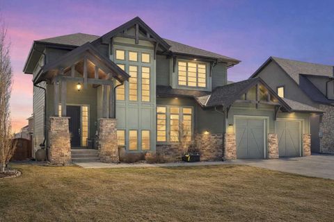 Photo of 800 E Lakeview Road, Chestermere, AB T1X 1R2 (MLS # A2287110)