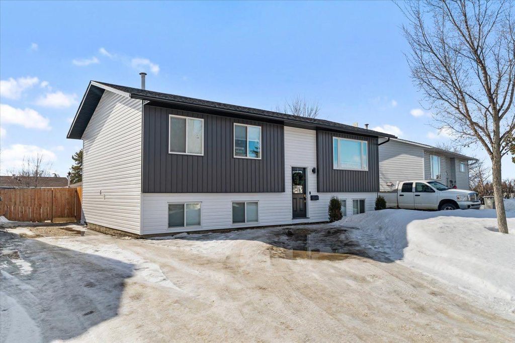 Photo of 9527 80 Avenue, Grande Prairie, AB T8V 5J3 (MLS # A2294762)