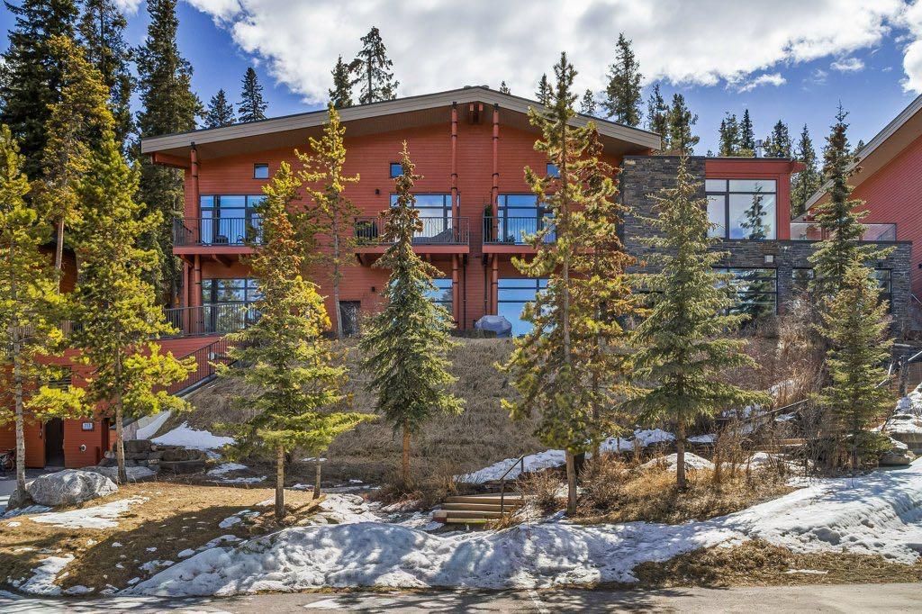 Photo of 113 Cave Avenue #202, Banff, AB T1L 1B5 (MLS # A2300240)