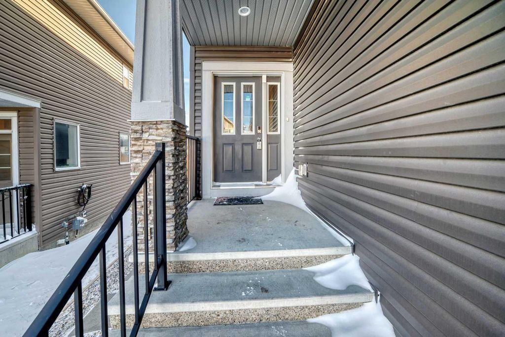 Photo of 47 Evansglen Circle NW, Calgary, AB T3P 0W7 (MLS # A2287730)