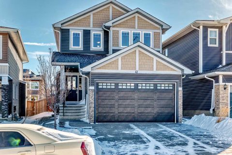 47 Evansglen Circle NW Calgary AB T3P 0W7