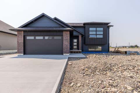 Photo of 902 Willow Lane, Fort Macleod, AB T0L 0Z0 (MLS # A2327404)