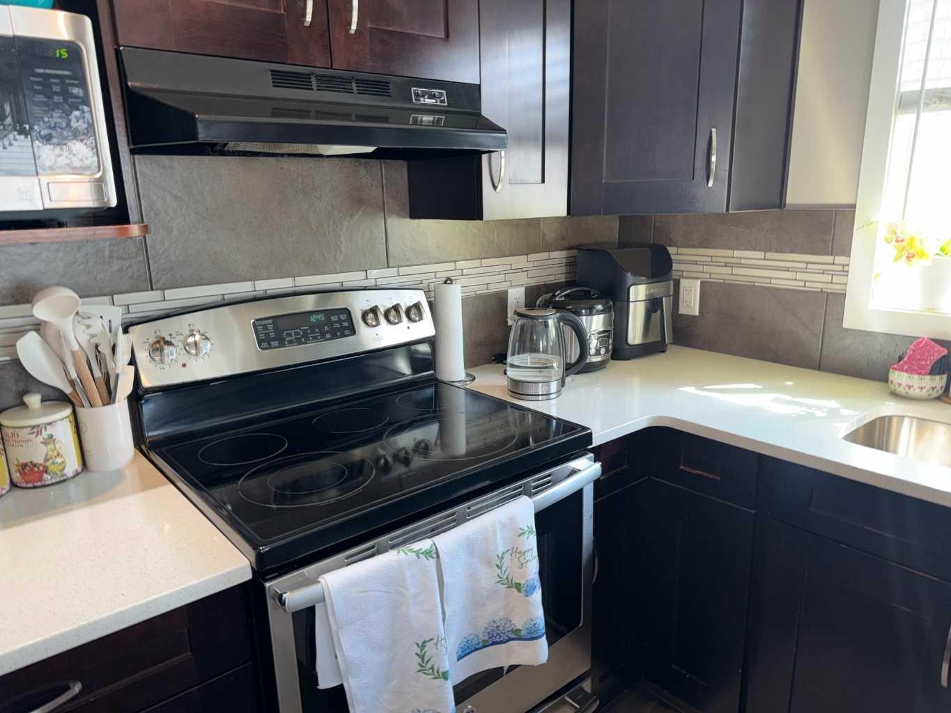 12909 Oak Road A & B