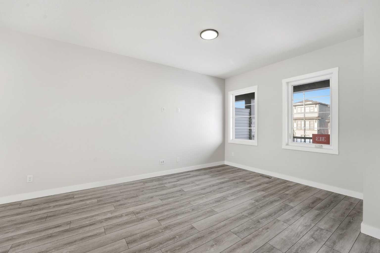 313 Cobblestone Gate SW