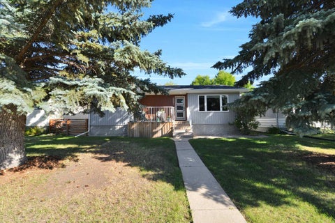 Photo of 3321 44A Avenue, Red Deer, AB T4N 3J6 (MLS # A2346385)