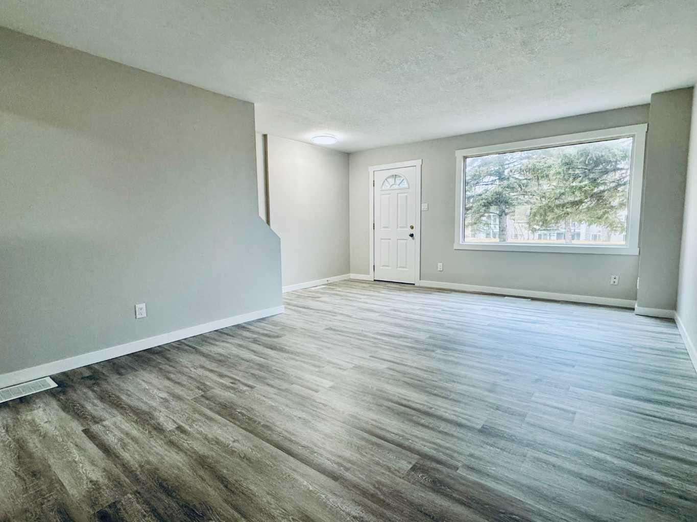 2211 19 Street NE 221