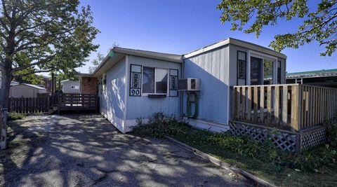 83 3223 Street NW 90 Calgary AB T3B 5M9