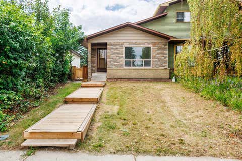 Photo of 13 Bernard Drive NW, Calgary, AB T3K 2B4 (MLS # A2332460)