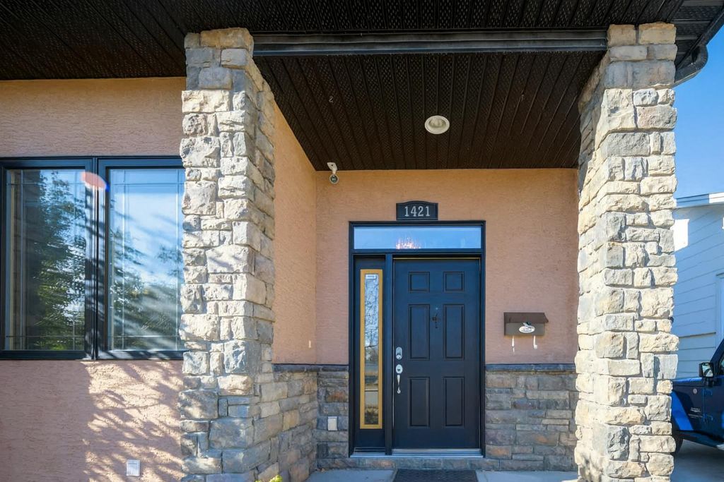 Photo of 1421 40 Street SW, Calgary, AB T3C 1W8 (MLS # A2266142)