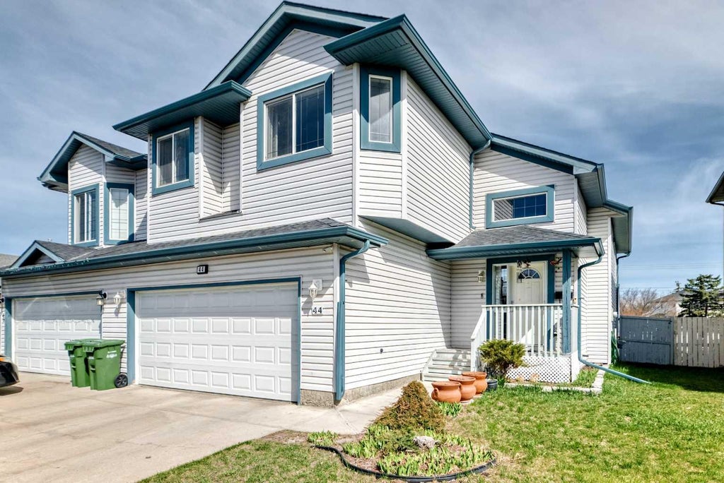 Photo of 44 Canoe Square SW, Airdrie, AB T4B 2N5 (MLS # A2350130)