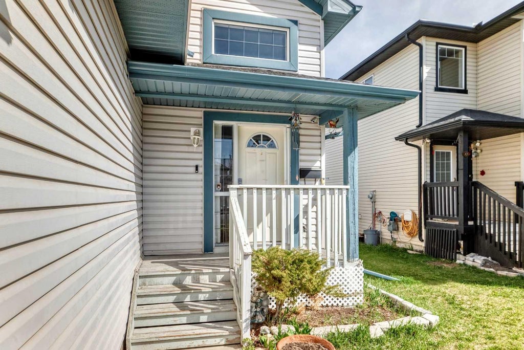 Photo of 44 Canoe Square SW, Airdrie, AB T4B 2N5 (MLS # A2350130)