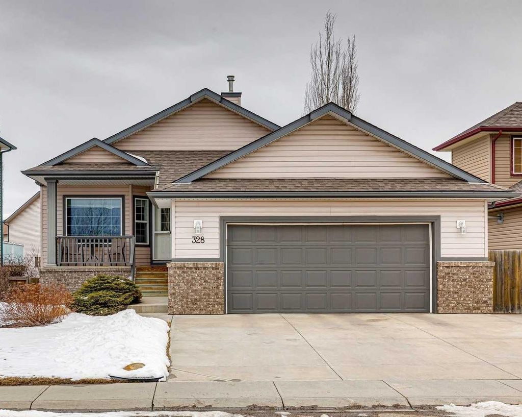 Photo of 328 Cove Road, Chestermere, AB T1X 1L5 (MLS # A2299403)
