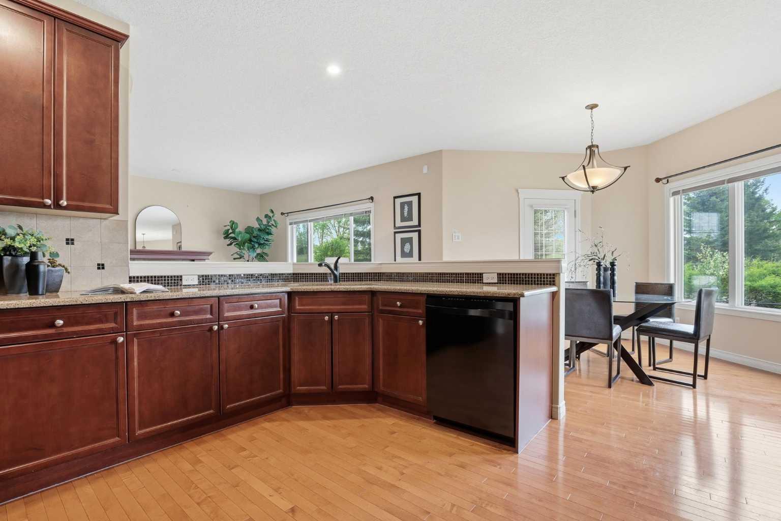 18 Drake Landing Crescent
