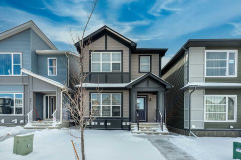 335 Livingston View NW Calgary AB T3P 1P4