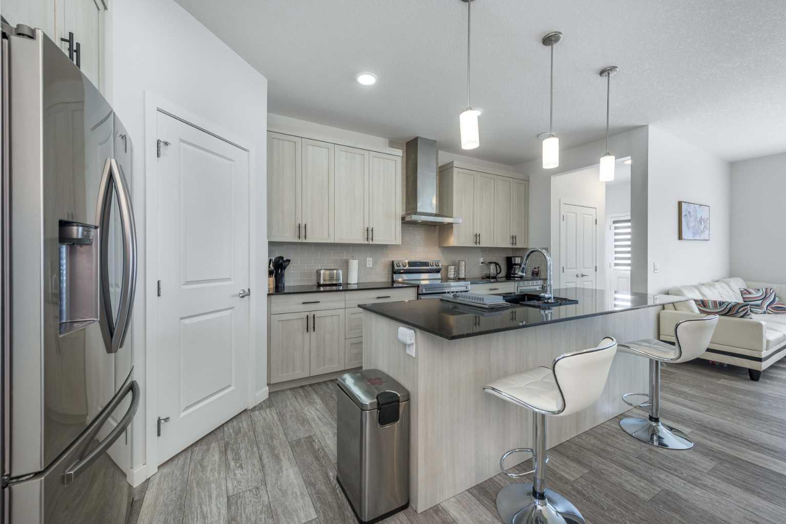 335 Livingston View NW