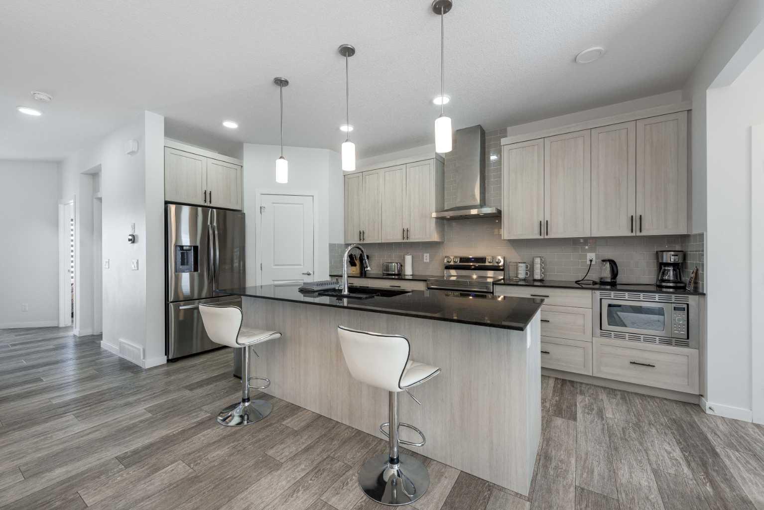 335 Livingston View NW