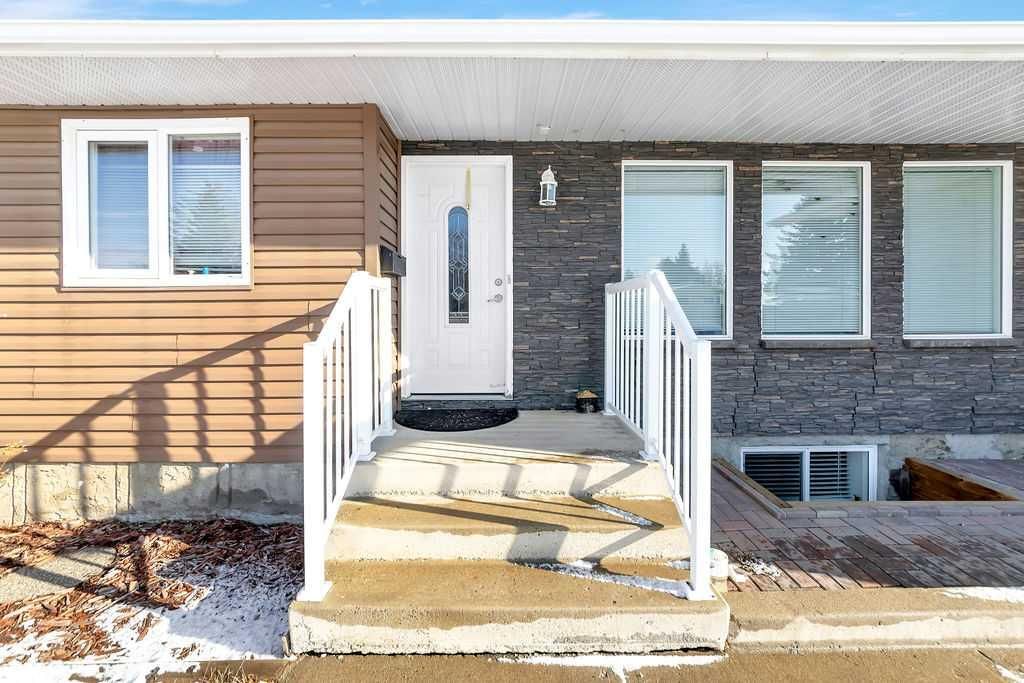 Photo of 2901 51B Avenue, Lloydminster, AB T9V 1M1 (MLS # A2300835)