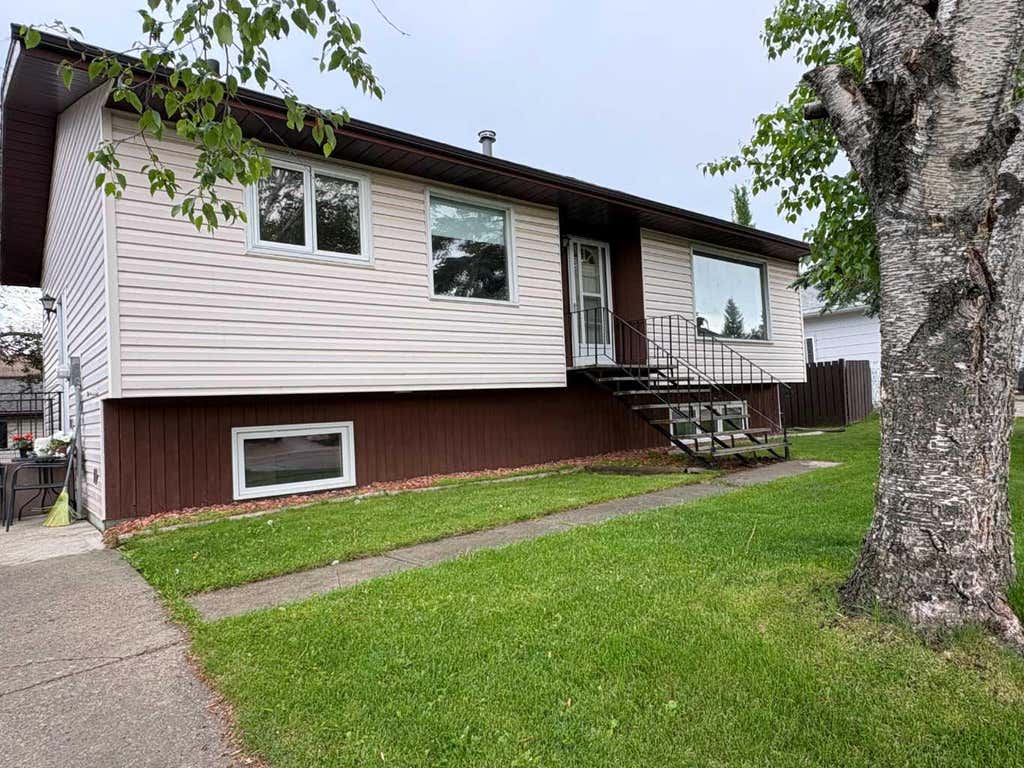 Photo of 5751 55 Street, Rocky Mountain House, AB T4T 1J7 (MLS # A2328835)