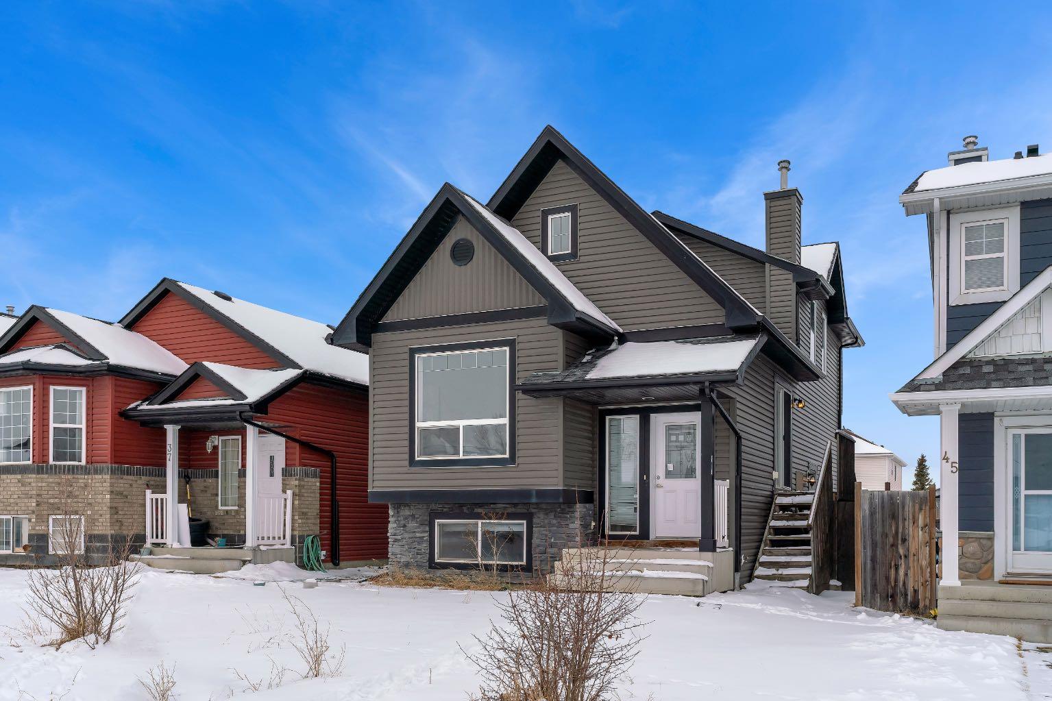 41 Saddlefield Drive NE