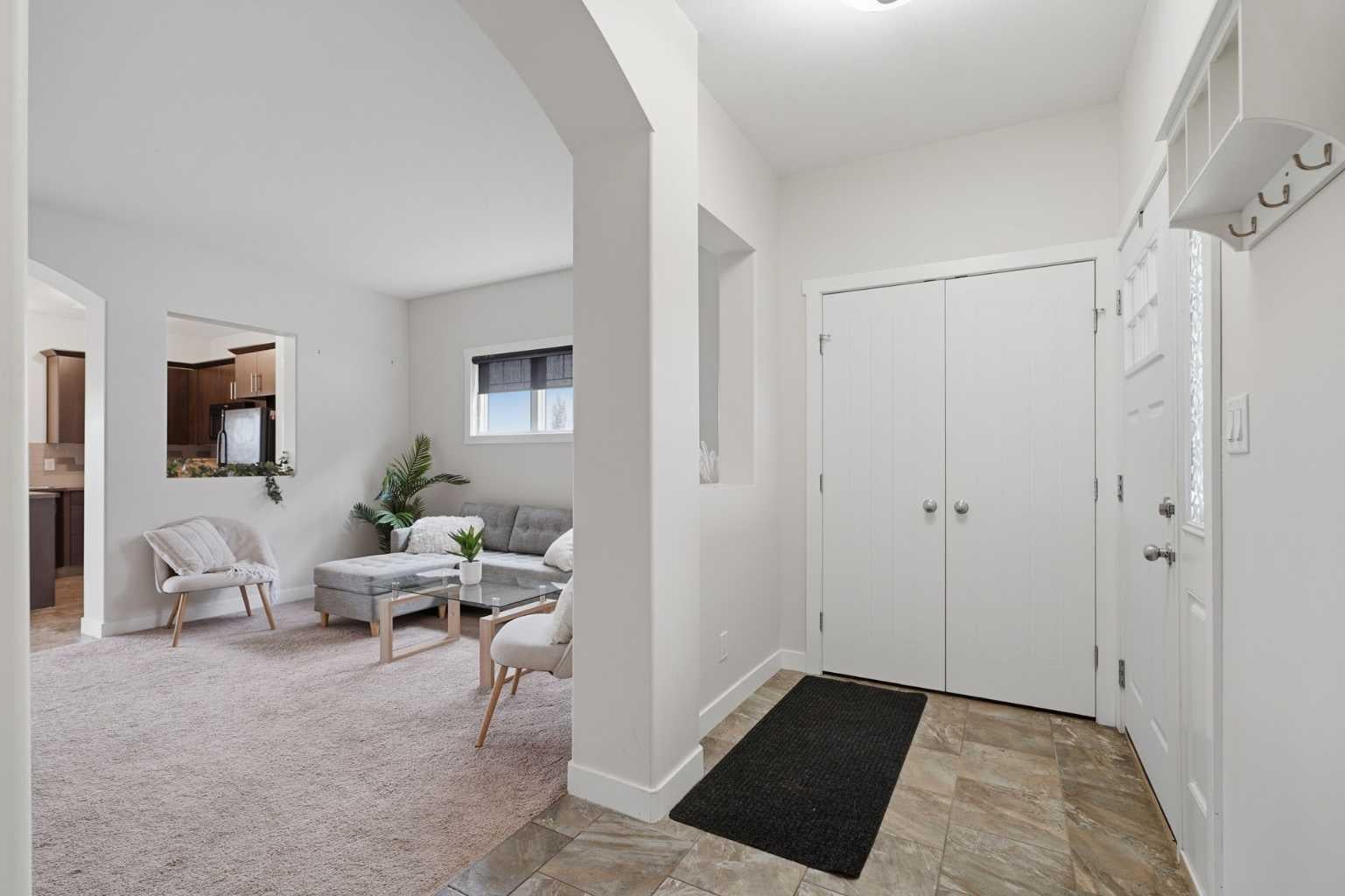 8 Rowberry Court