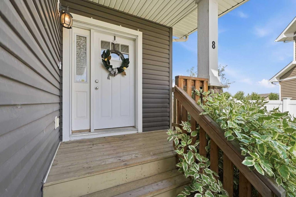 Photo of 8 Rowberry Court, Sylvan Lake, AB T4S 0L7 (MLS # A2343956)