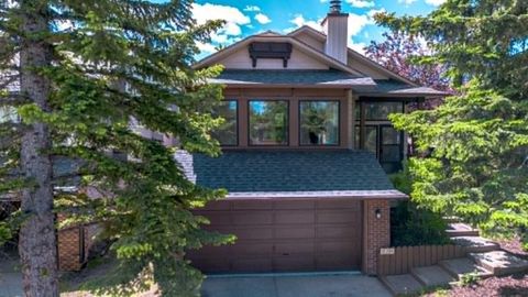 Photo of 1091 Berkley Drive NW, Calgary, AB T3K 1S6 (MLS # A2314611)